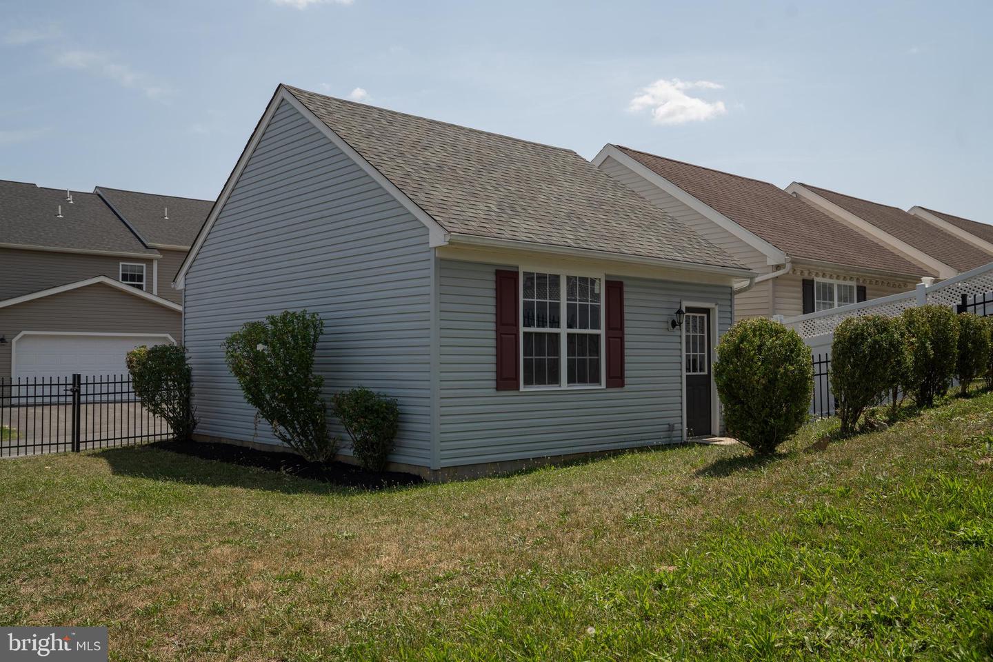 217 Silk Dr Property Photo 4