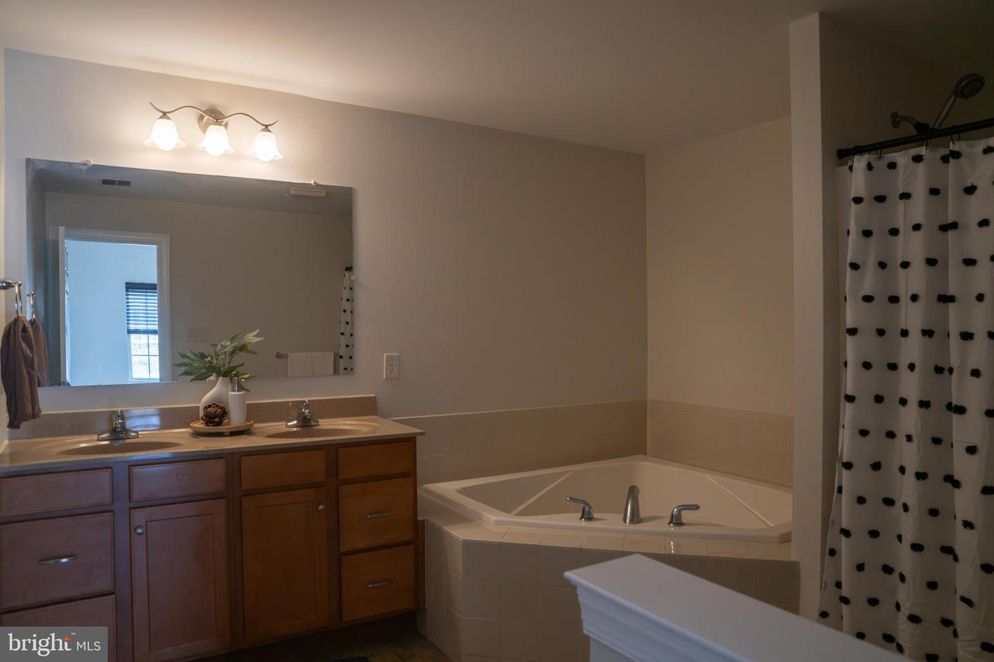 217 Silk Dr Property Photo 10