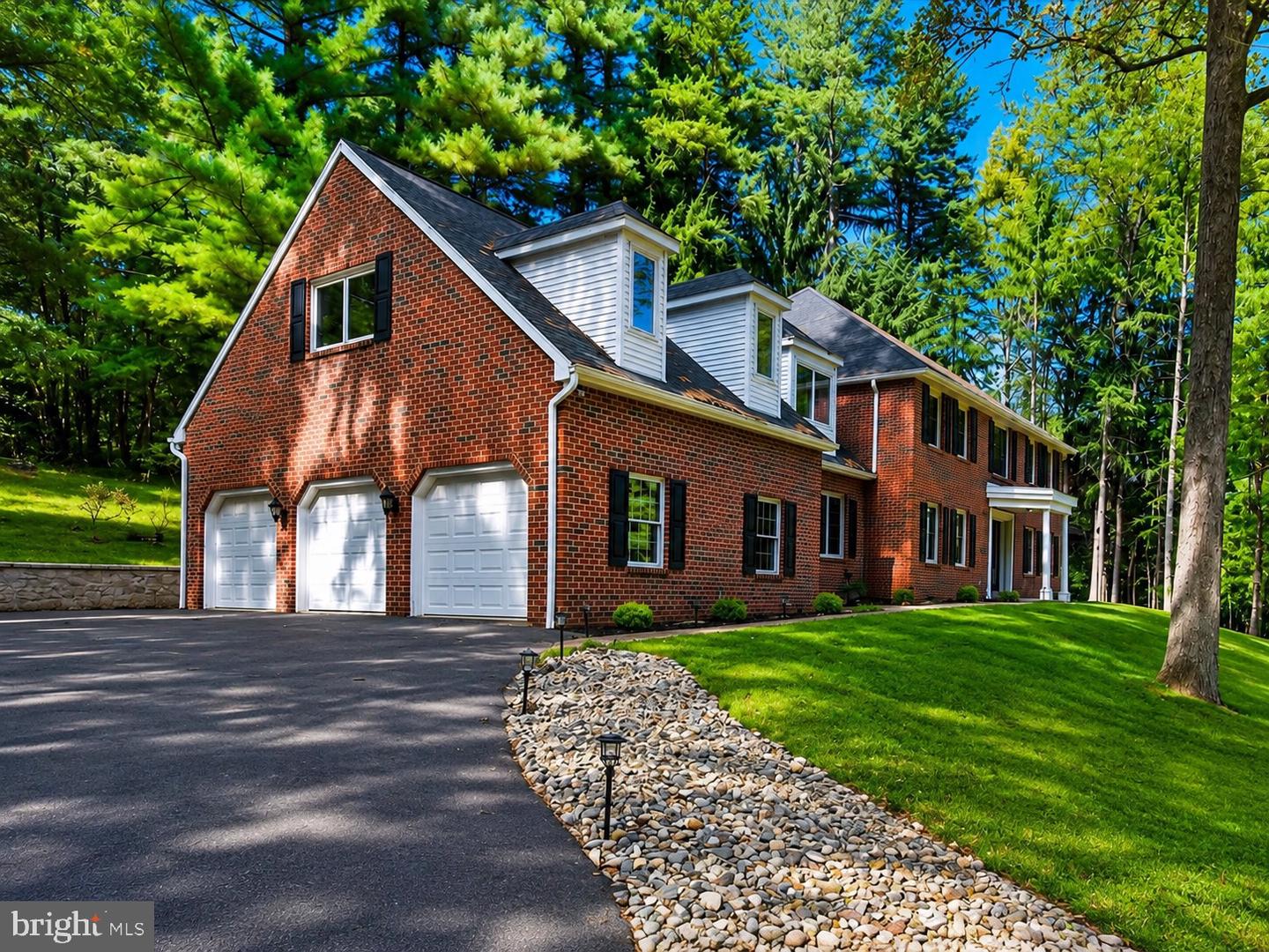 3 Hessian Blvd Property Photo 2
