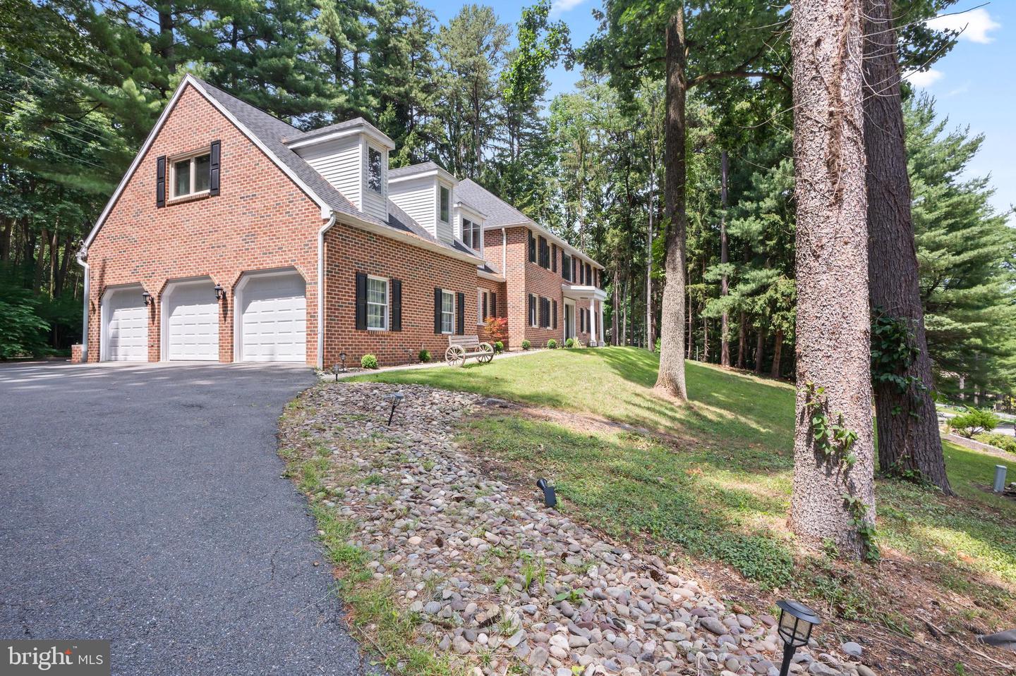 3 Hessian Blvd Property Photo 4