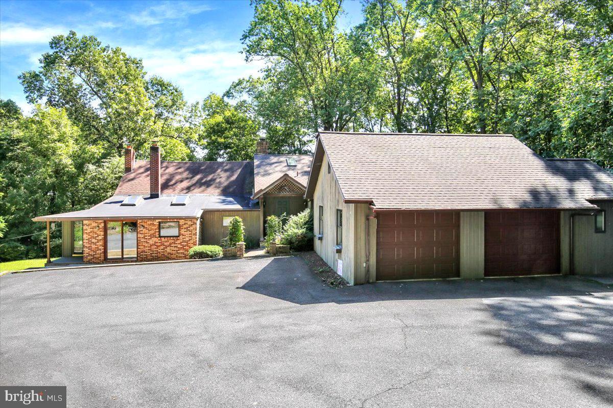 126 W Neversink Rd Property Photo 1