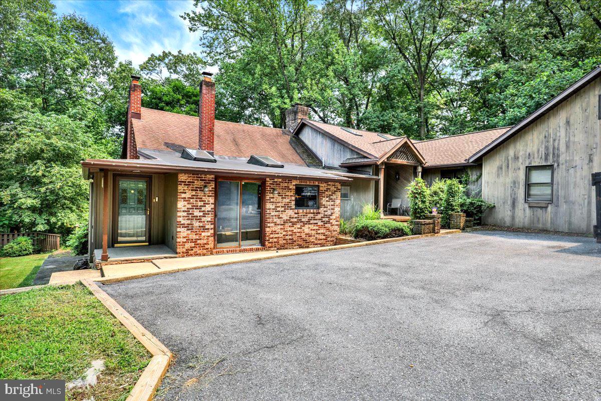 126 W Neversink Rd Property Photo 2