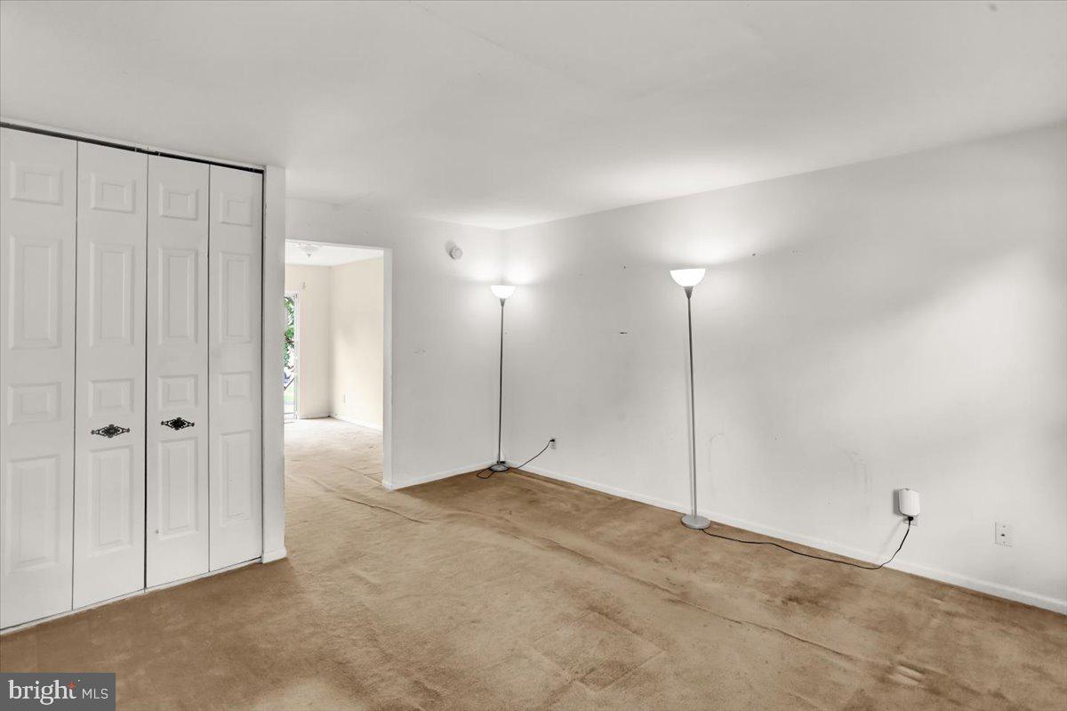 8 Sheffield Ct Property Photo 3