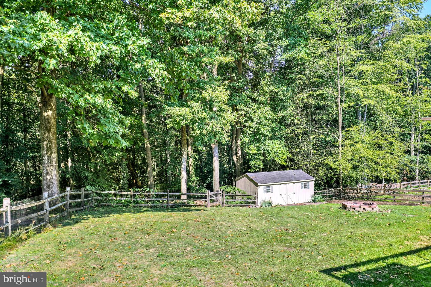 237 New Castle Dr Property Photo 37