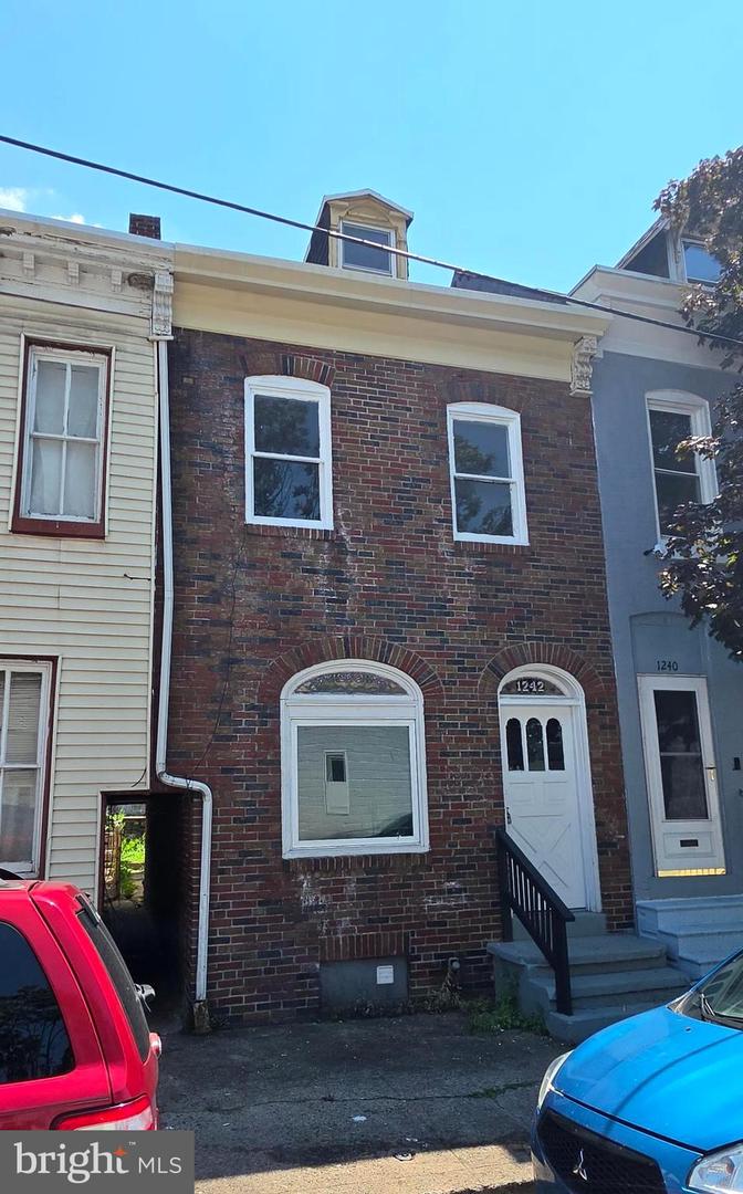 1242 MUHLENBERG ST Property Photo 1