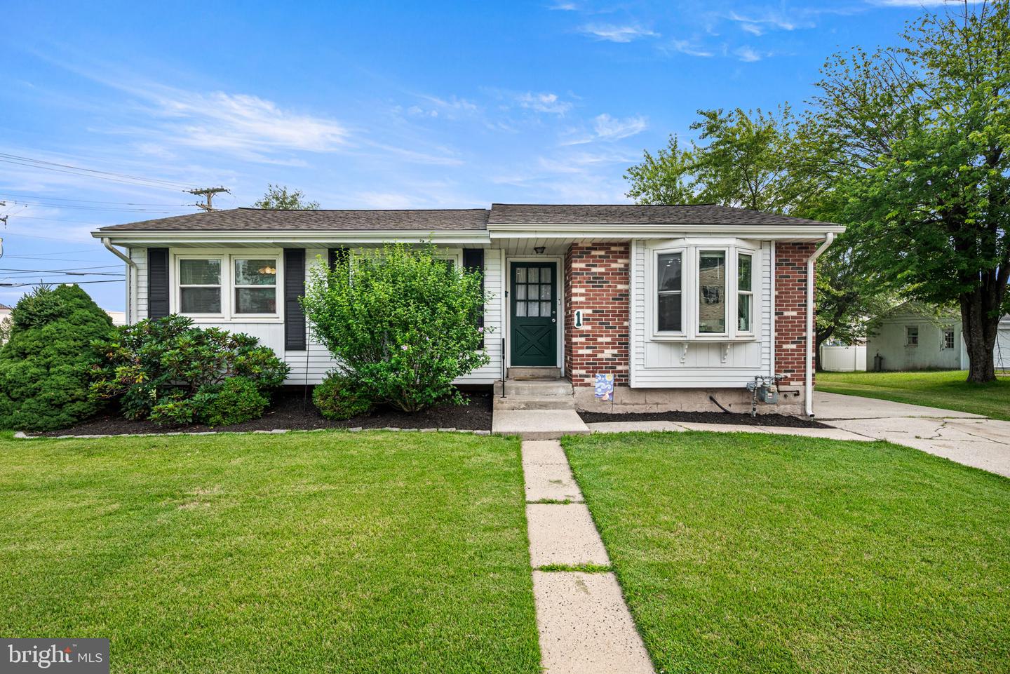 1 Maplewood Ct Property Photo 1