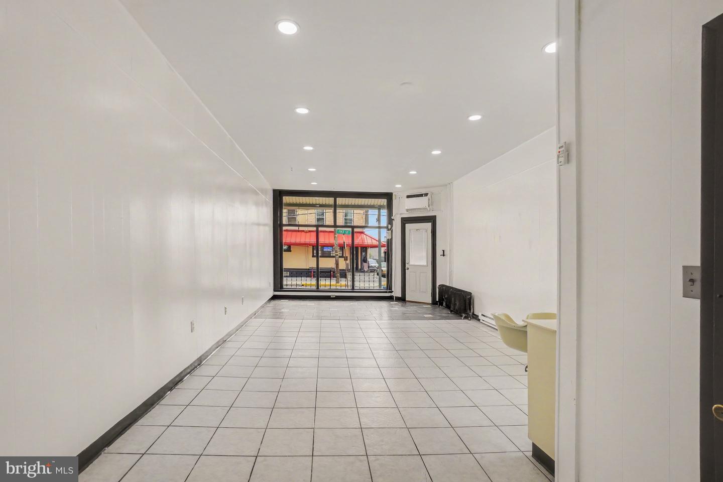 929 Pike St Property Photo 5