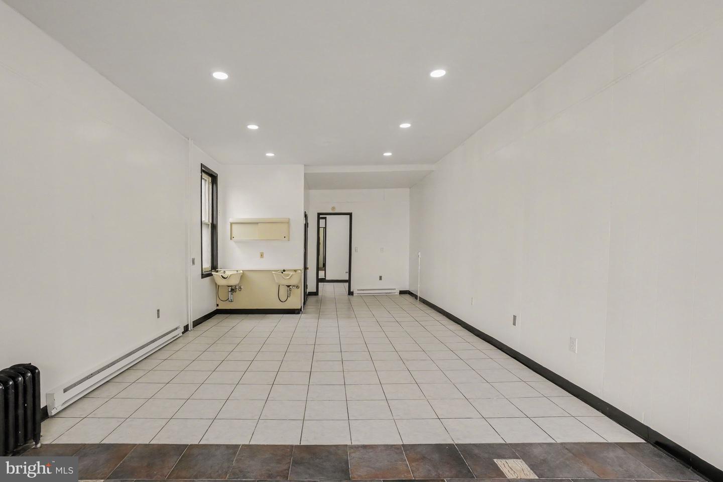 929 Pike St Property Photo 6