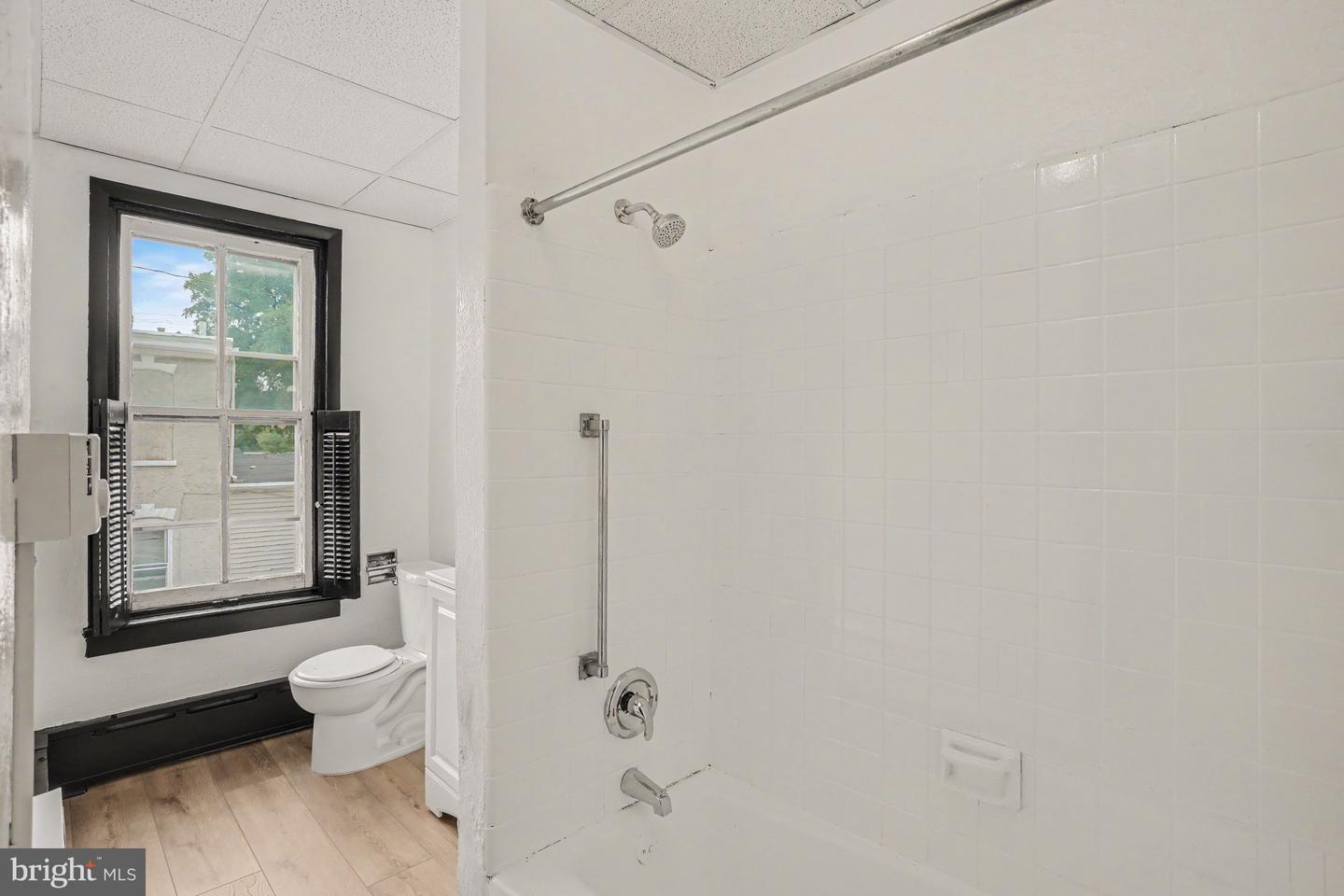 929 Pike St Property Photo 18