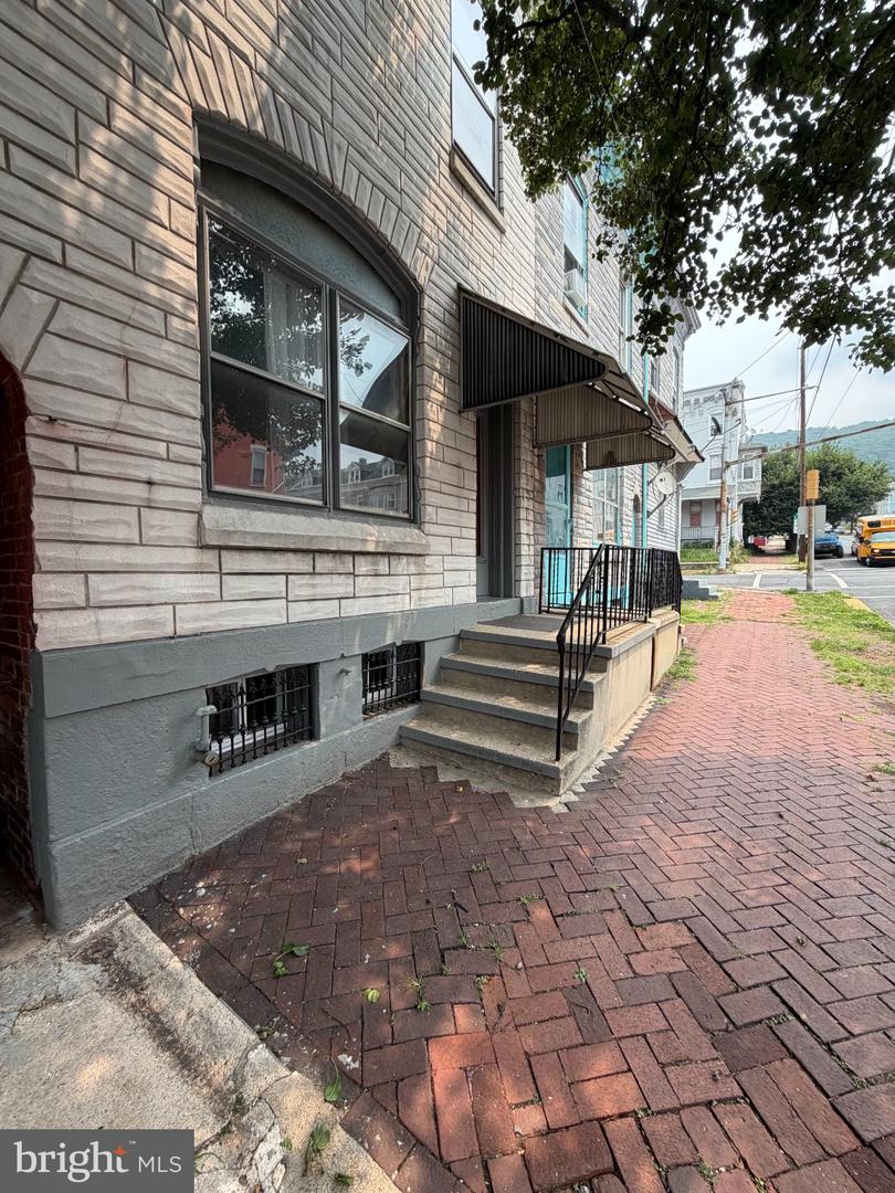 1049 Oley St Property Photo 2