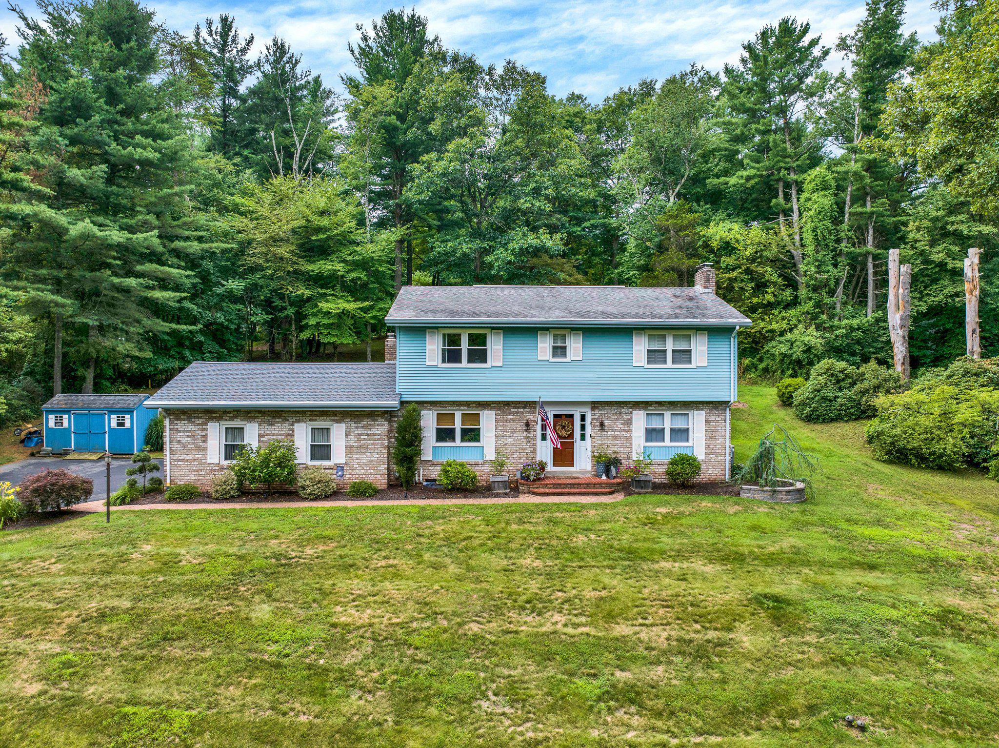 18 Hillside Rd Property Photo 1