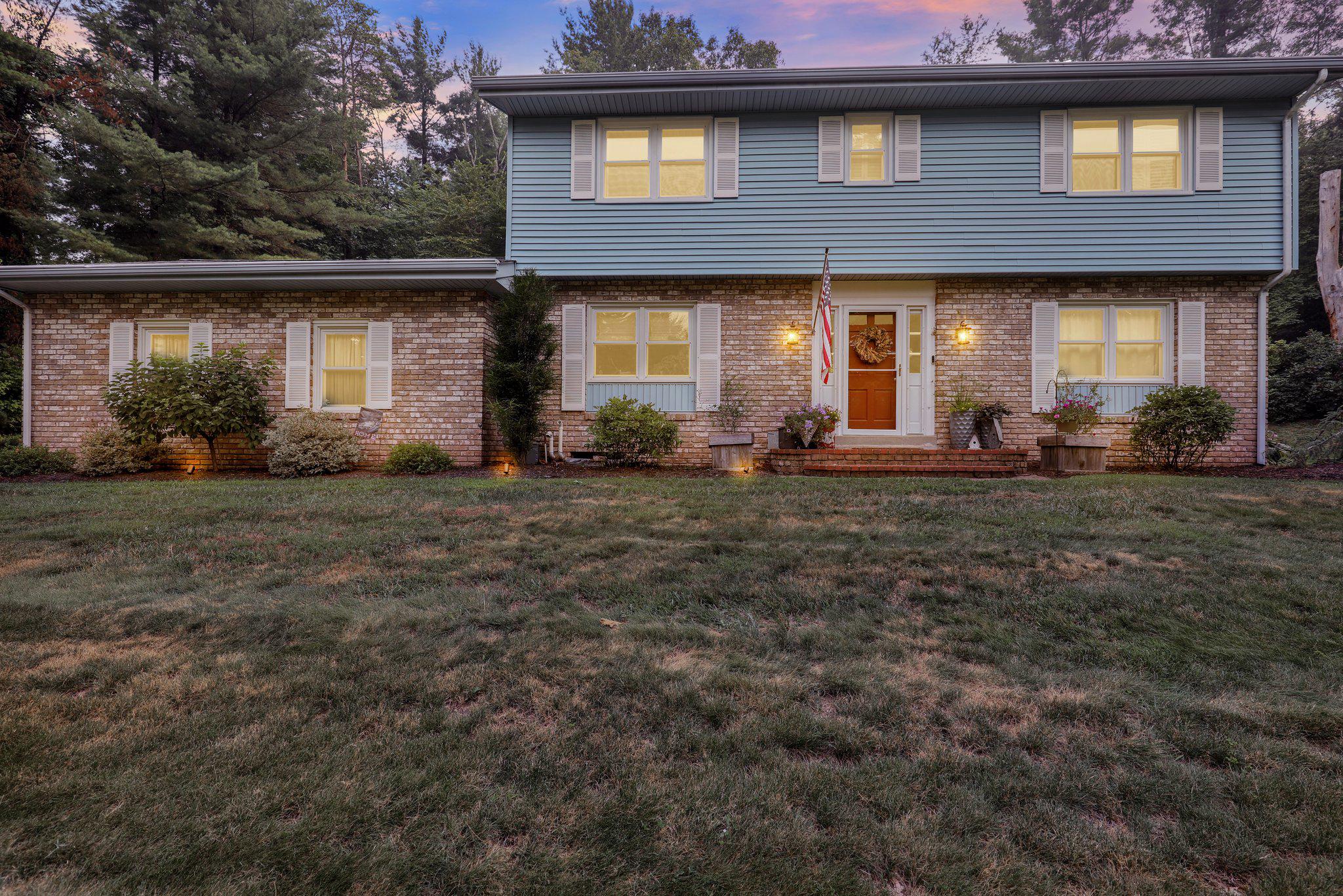 18 HILLSIDE RD