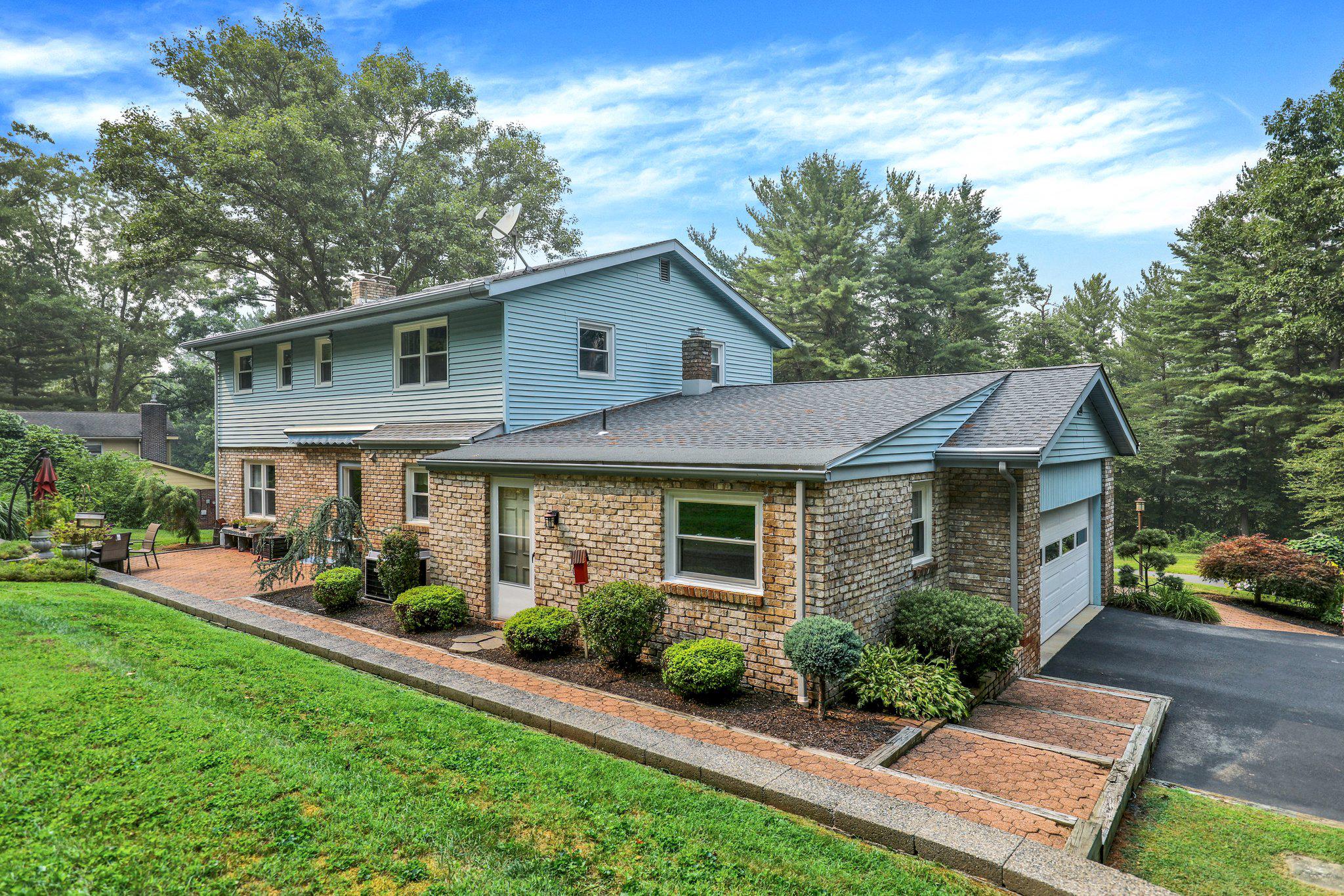 18 Hillside Rd Property Photo 3