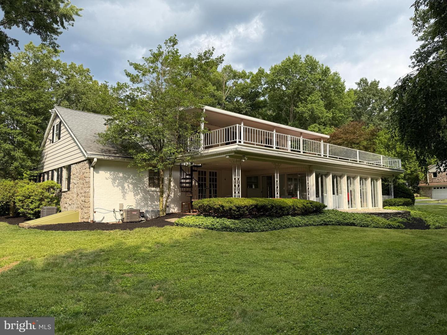 1202 Old Mill Rd Rd Property Photo 3