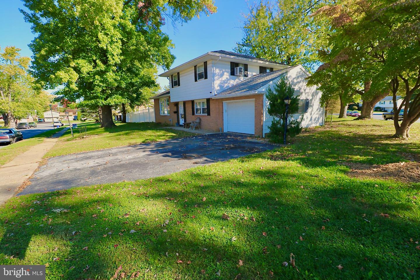 122 Granville Ave Property Photo 2