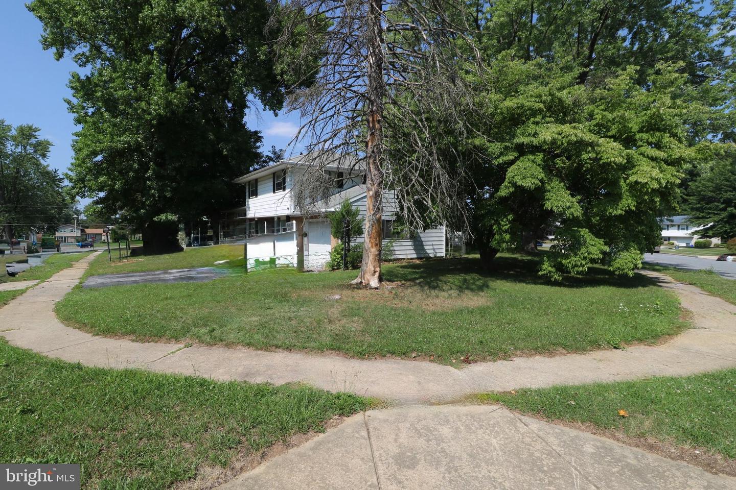 122 Granville Ave Property Photo 3
