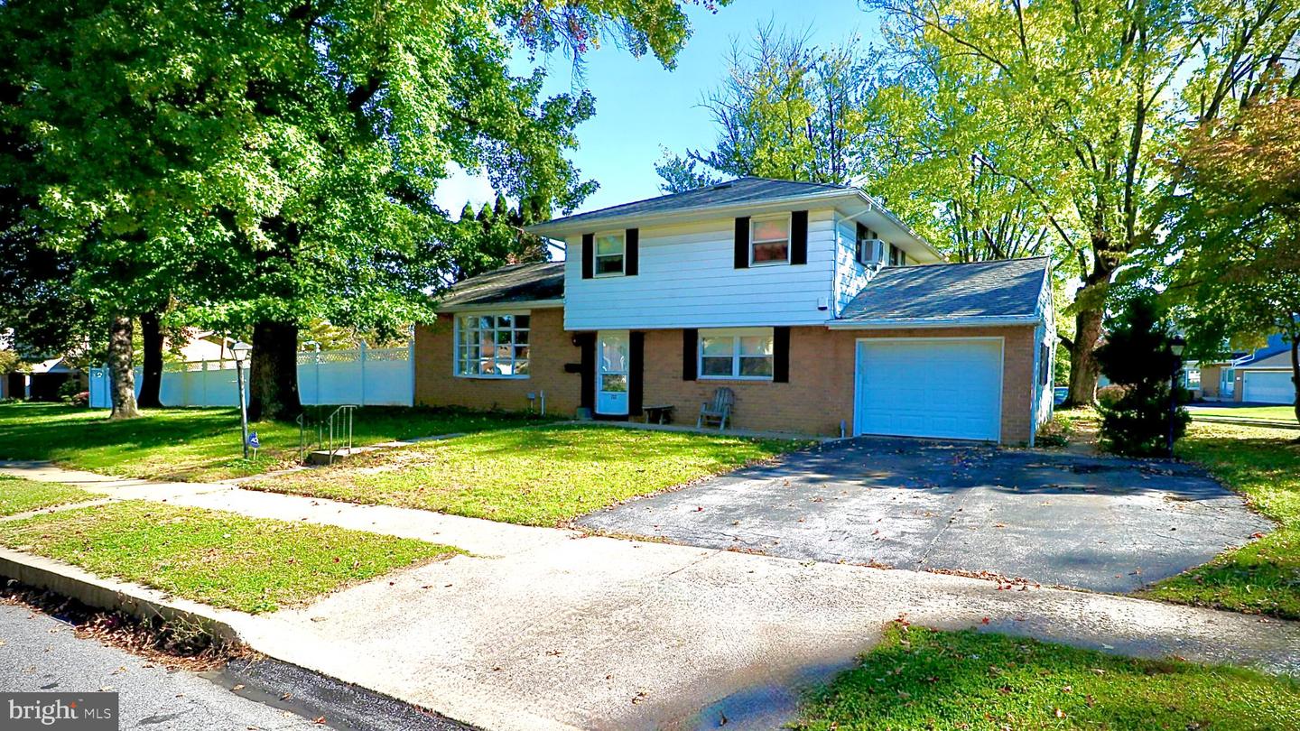 122 Granville Ave Property Photo 3