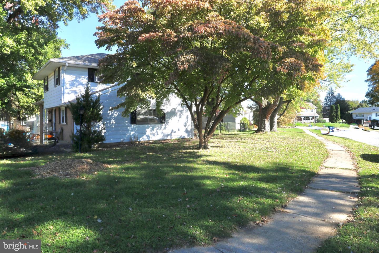 122 Granville Ave Property Photo 8