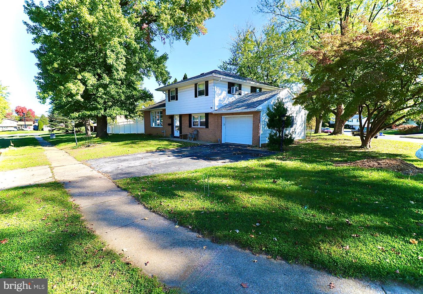 122 Granville Ave Property Photo 10