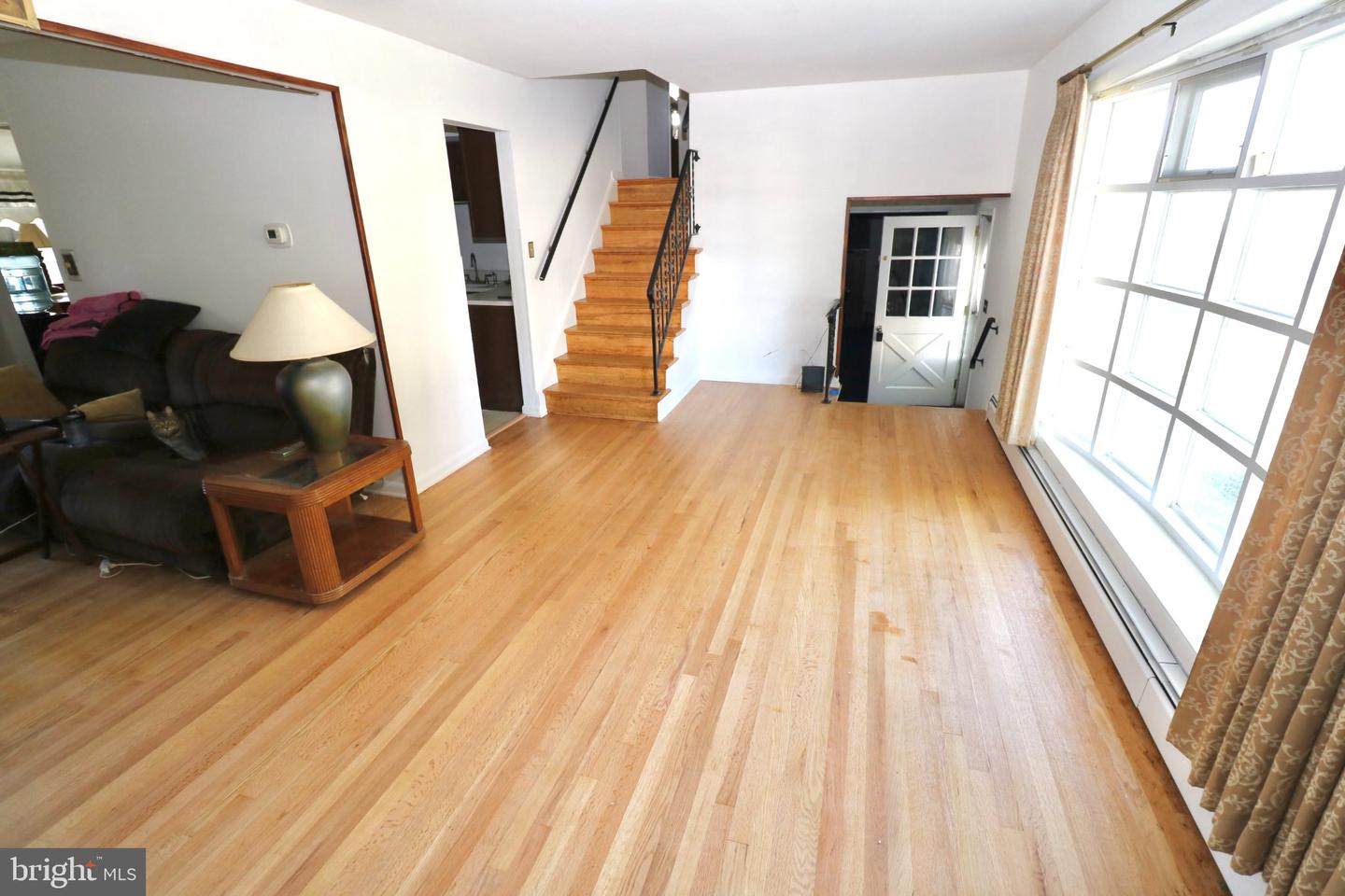 122 Granville Ave Property Photo 12
