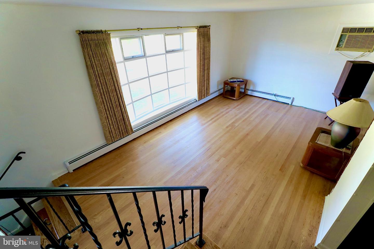 122 Granville Ave Property Photo 13