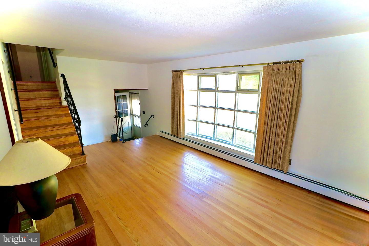 122 Granville Ave Property Photo 14
