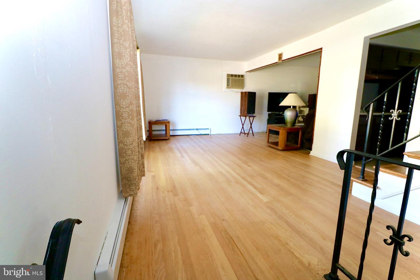 122 Granville Ave Property Photo 16