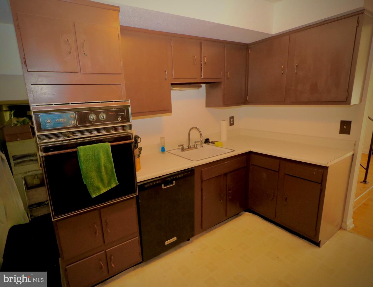 122 Granville Ave Property Photo 18