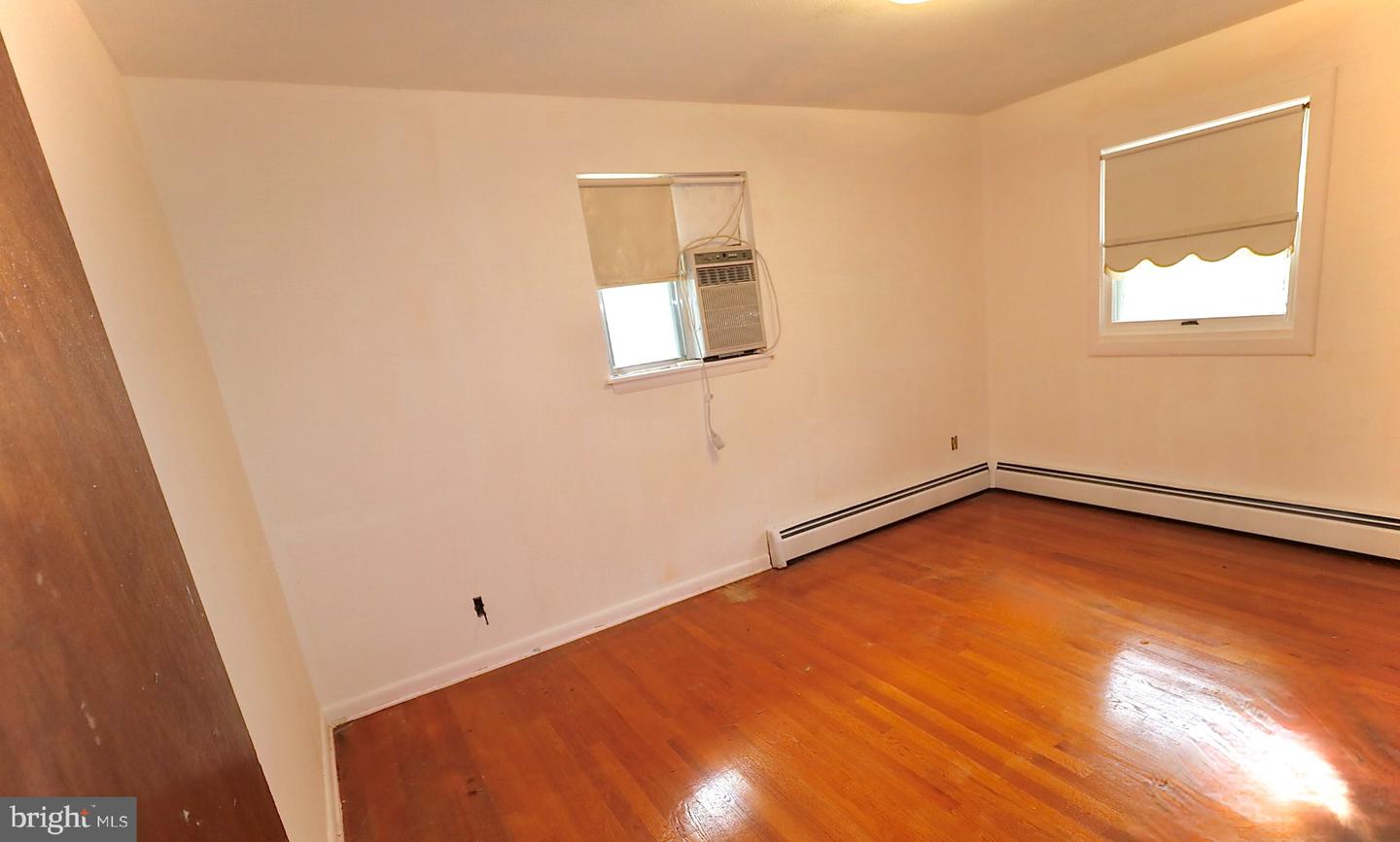 122 Granville Ave Property Photo 22