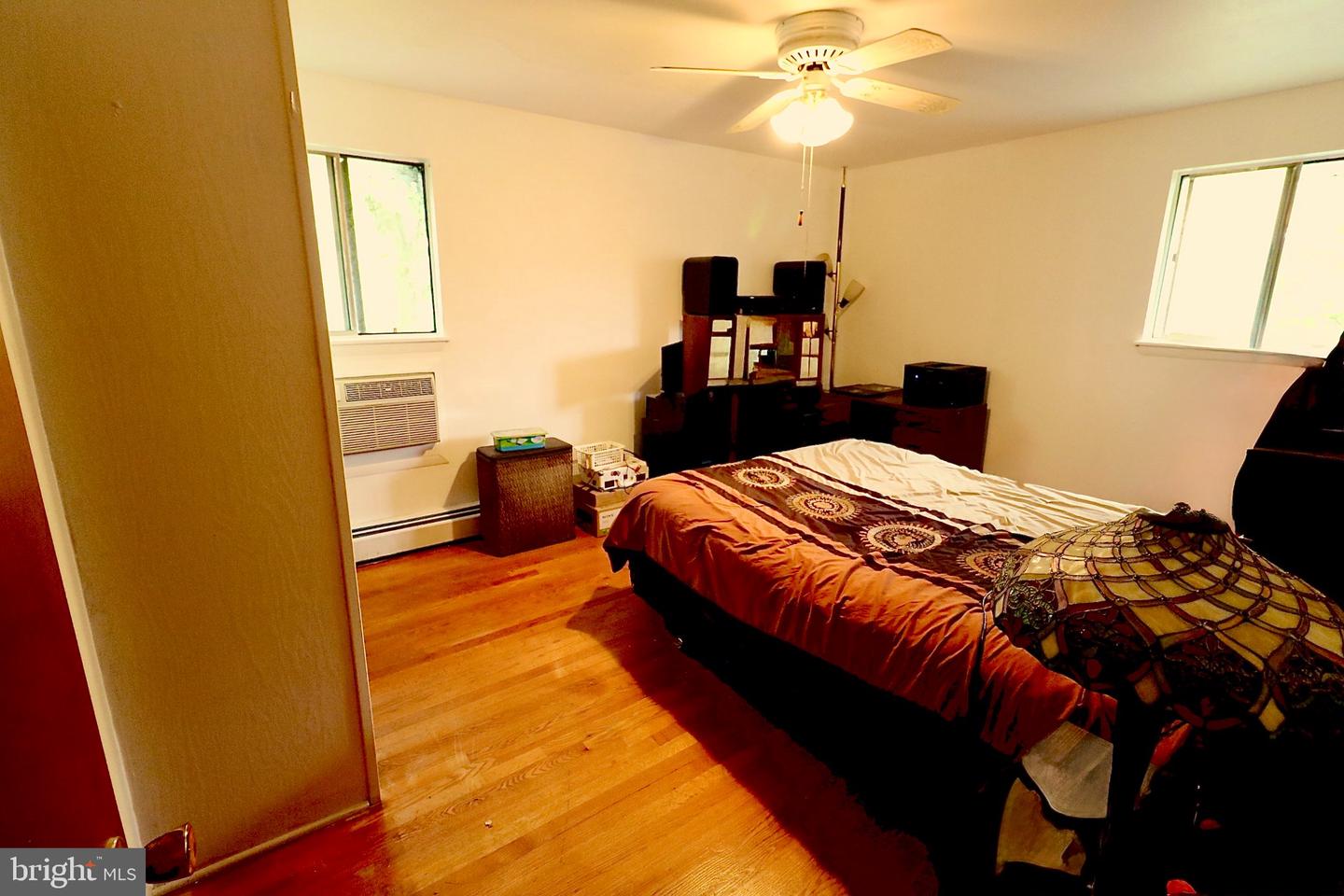 122 Granville Ave Property Photo 23
