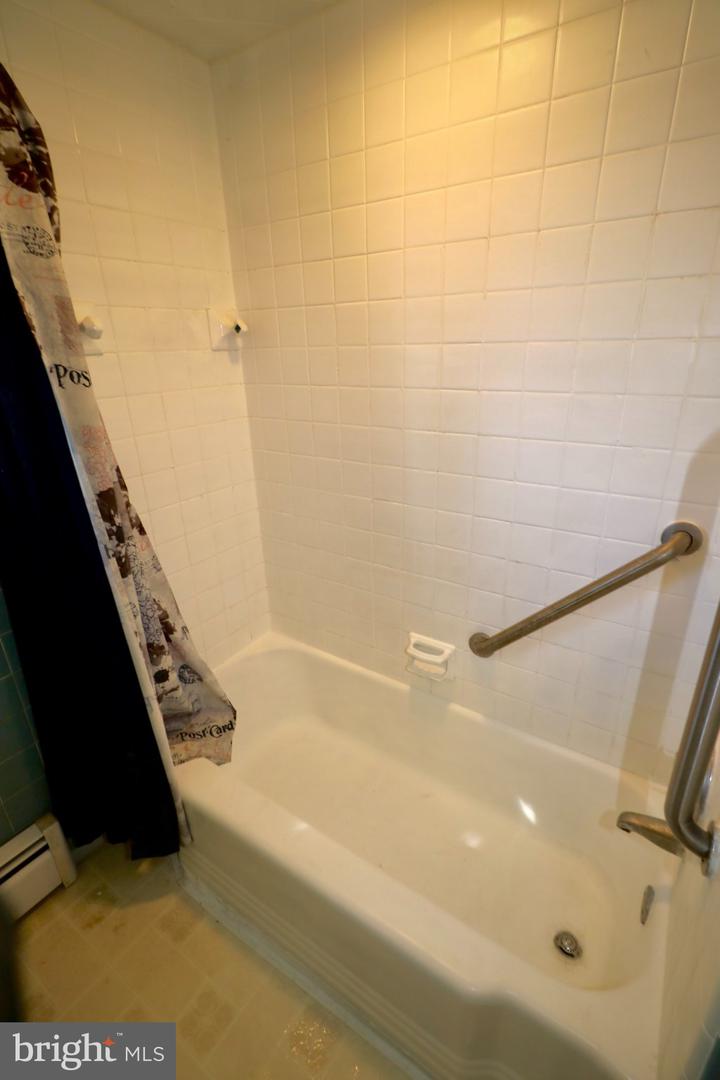 122 Granville Ave Property Photo 30