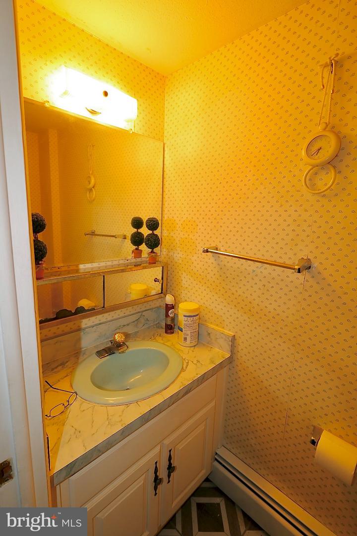 122 Granville Ave Property Photo 31