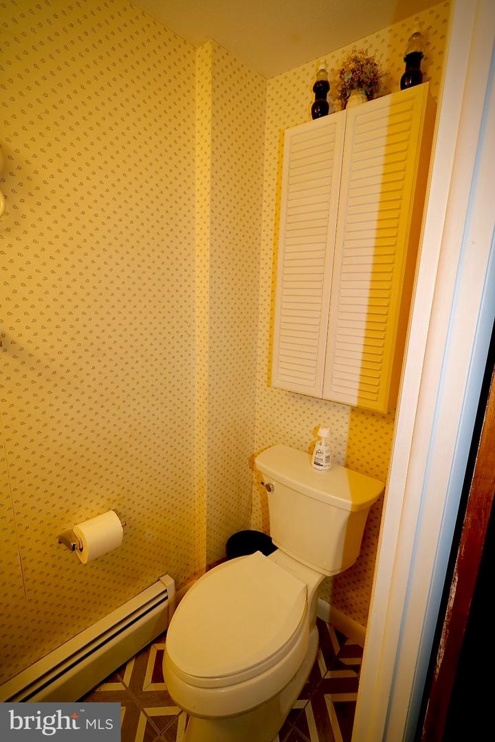 122 Granville Ave Property Photo 32