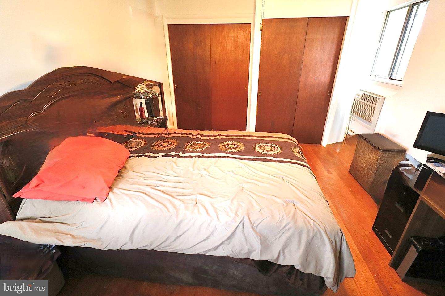 122 Granville Ave Property Photo 33
