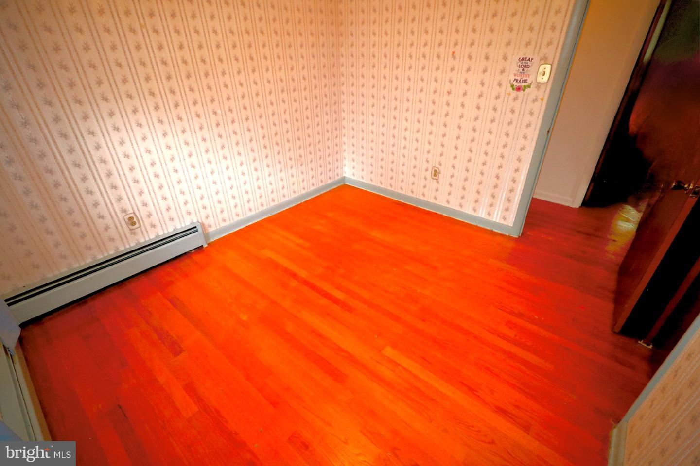 122 Granville Ave Property Photo 34