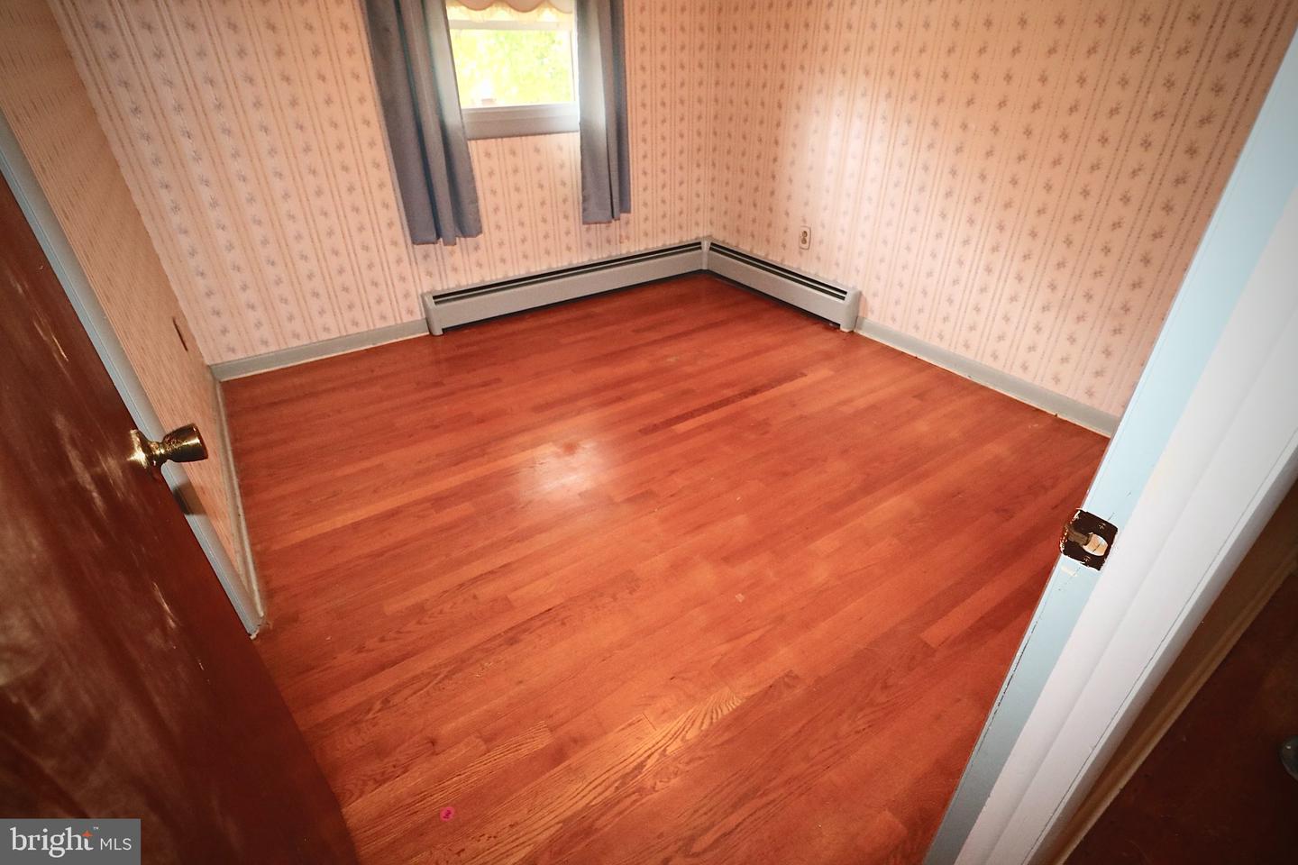 122 Granville Ave Property Photo 35