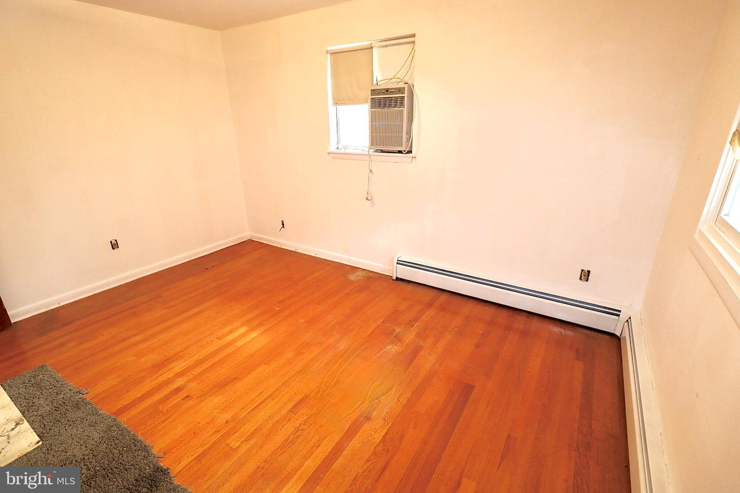 122 Granville Ave Property Photo 37