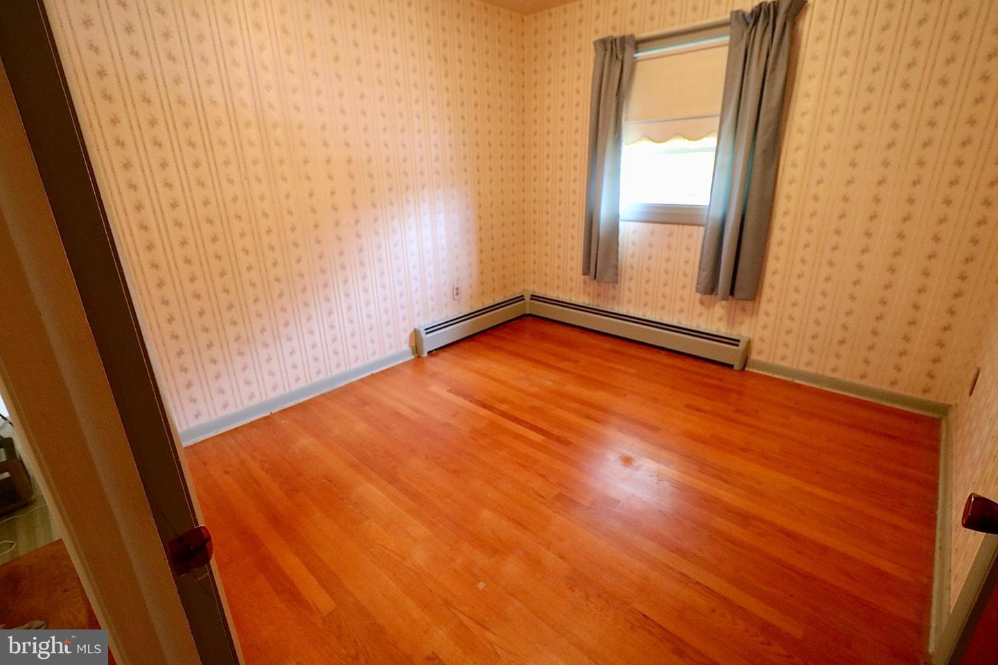 122 Granville Ave Property Photo 38