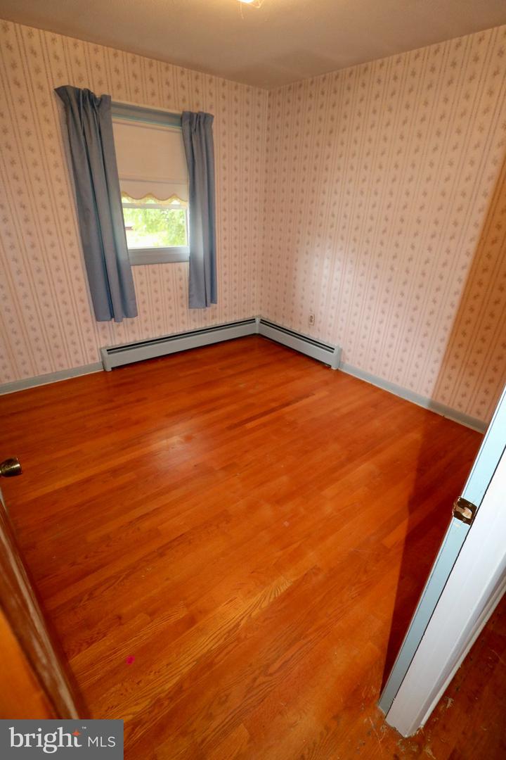 122 Granville Ave Property Photo 39