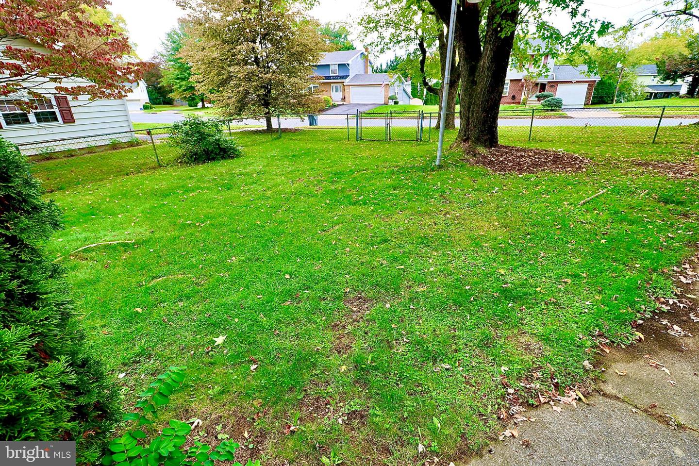 122 Granville Ave Property Photo 42