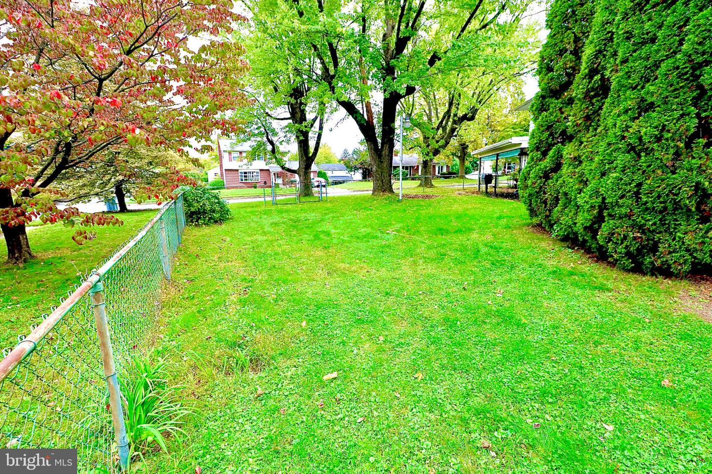 122 Granville Ave Property Photo 43