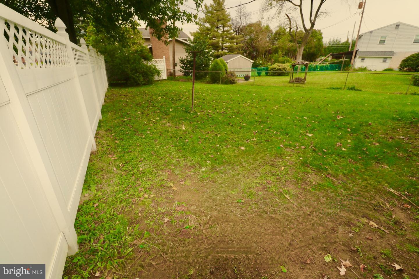 122 Granville Ave Property Photo 44