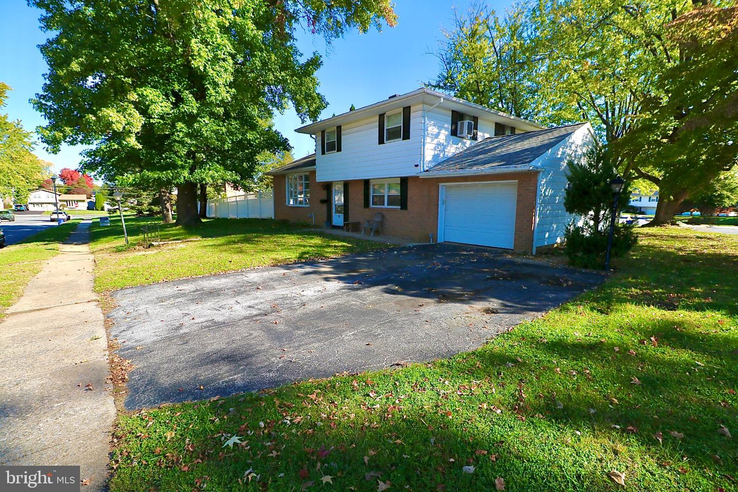 122 Granville Ave Property Photo 47