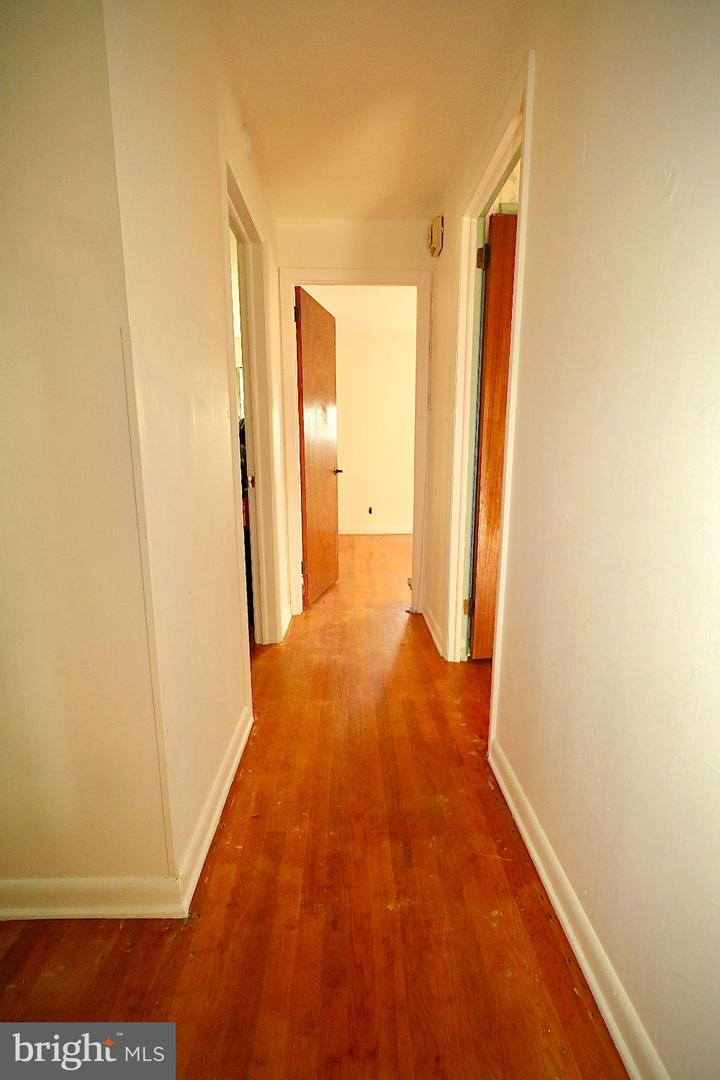 122 Granville Ave Property Photo 54