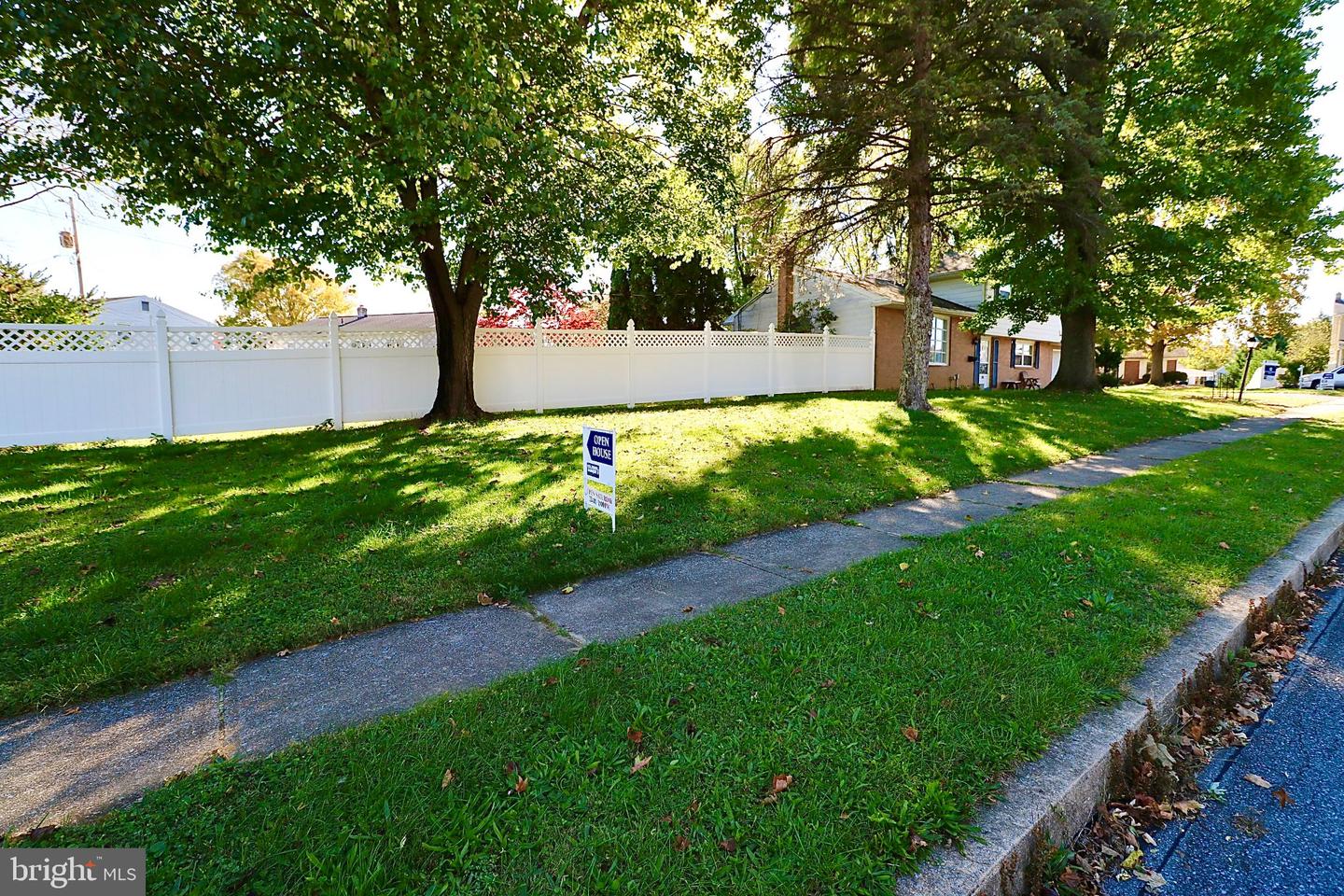 122 Granville Ave Property Photo 55