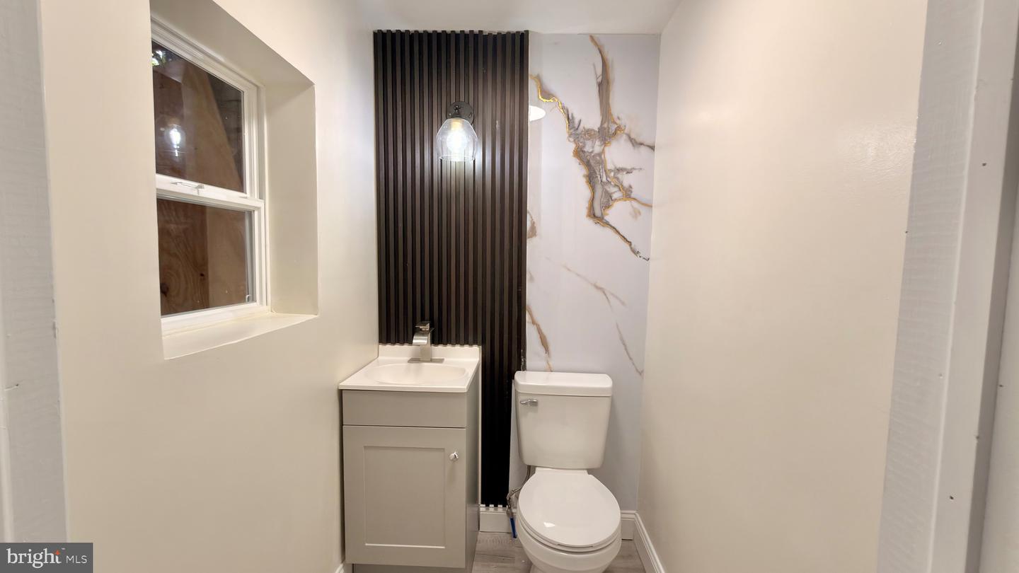 553 Gordon St Property Photo 11