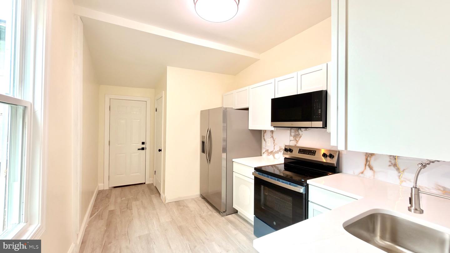 553 Gordon St Property Photo 15