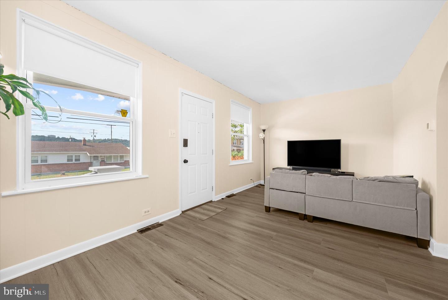 227 Belvedere Ave Property Photo 3
