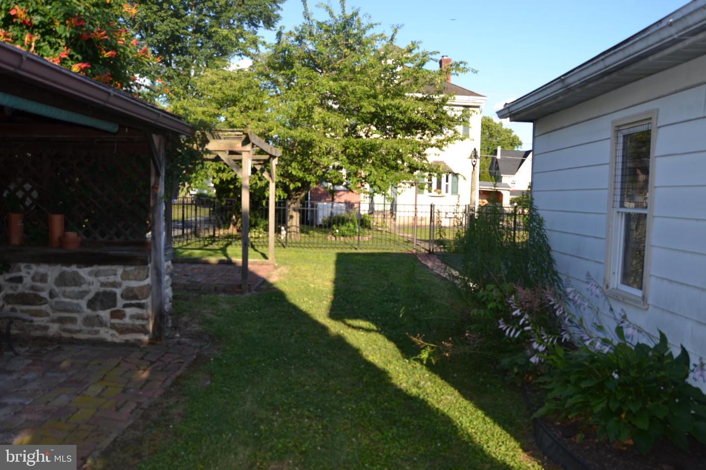 523 Main St Property Photo 12