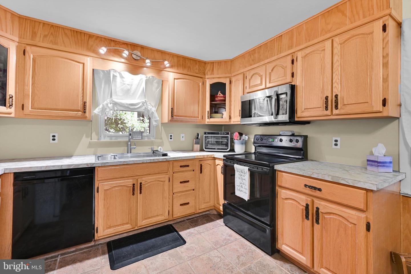 2907 Shillington Rd Property Photo 12